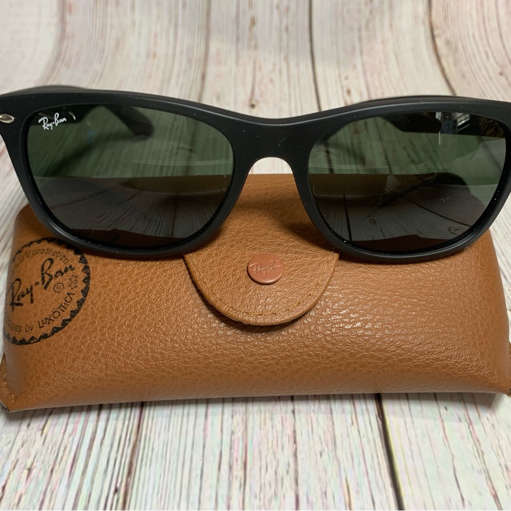Ray-Ban New Wayfarer Black Frame